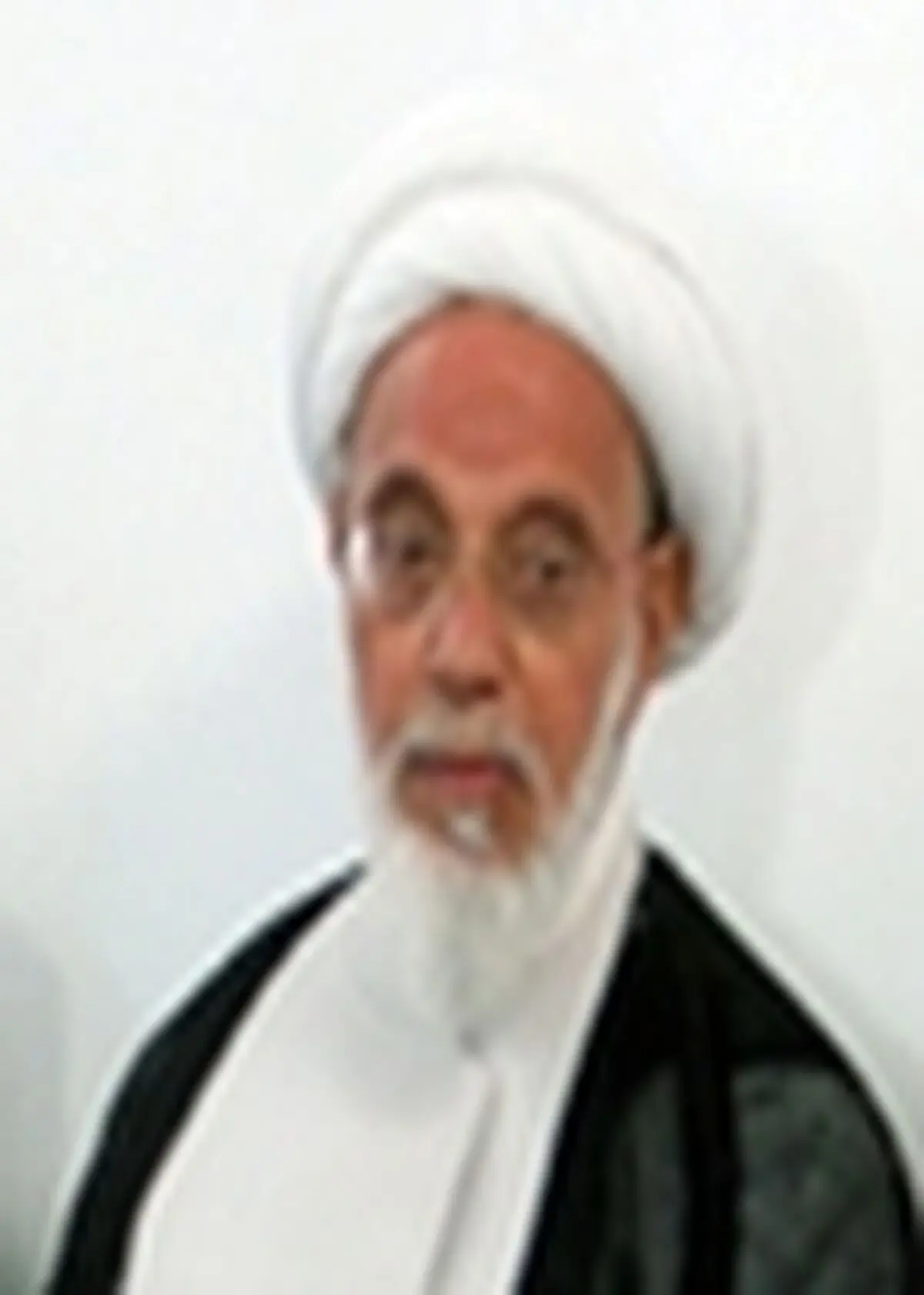 طلاب علوم دینی از سیاست‌بازی و جناح‌بندی رایج در جامعه به دور باشند