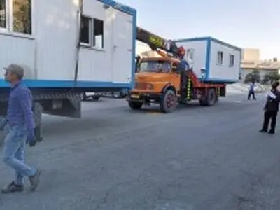 تحویل کانکس‌های اسکان کارکنان بخش ایزوله تنفسی بیمارستان کیش