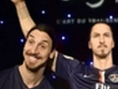 رونمایی از تندیس زلاتان در پاریس