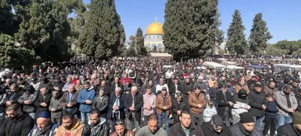حضور هزاران فلسطینی در نماز جمعه مسجد مبارک الاقصی 