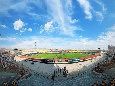 حاشیه دیدار پیکان - پرسپولیس/ اعتراض شدید پیکانی‌ها به داور و ناراحتی تماشاگران از گرانی قیمت بلیت
