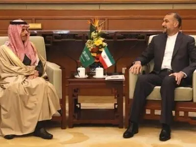 محادثات هاتفیة بین وزیري الخارجیة الایراني والسعودي