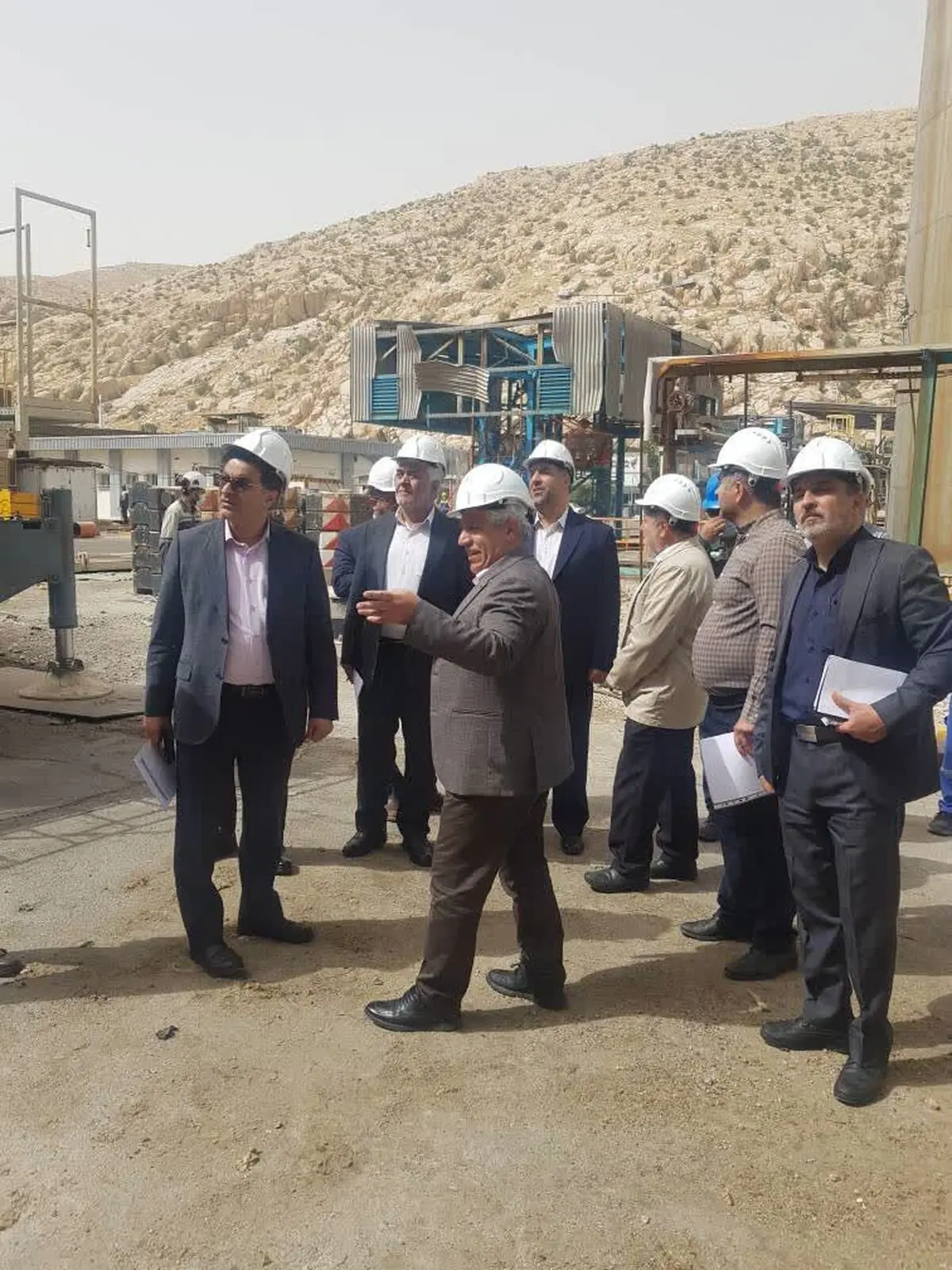 بازدید از زیرساخت‌های تولیدی و انبارداری پتروشیمی شیراز