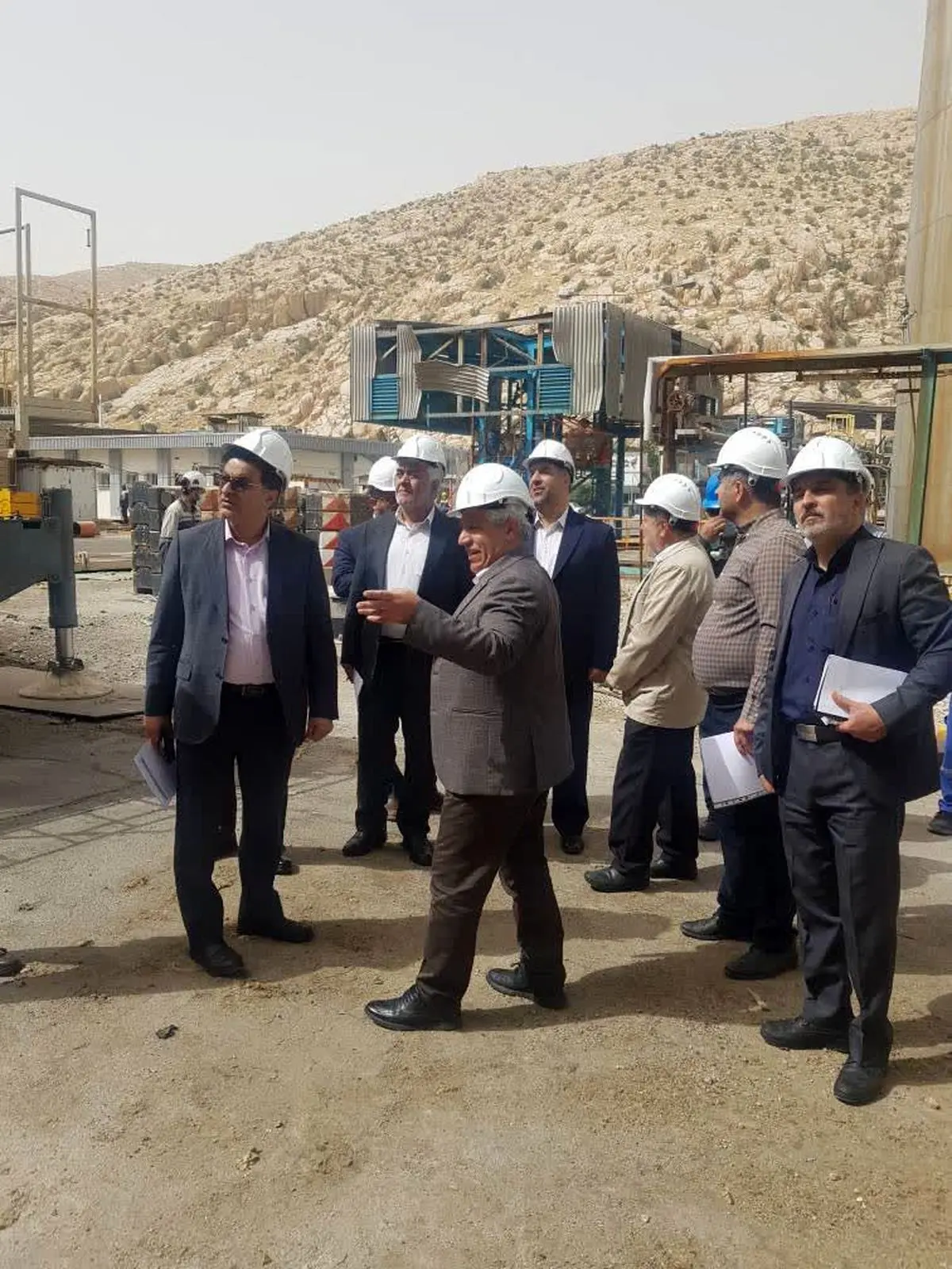 بازدید از زیرساخت‌های تولیدی و انبارداری پتروشیمی شیراز