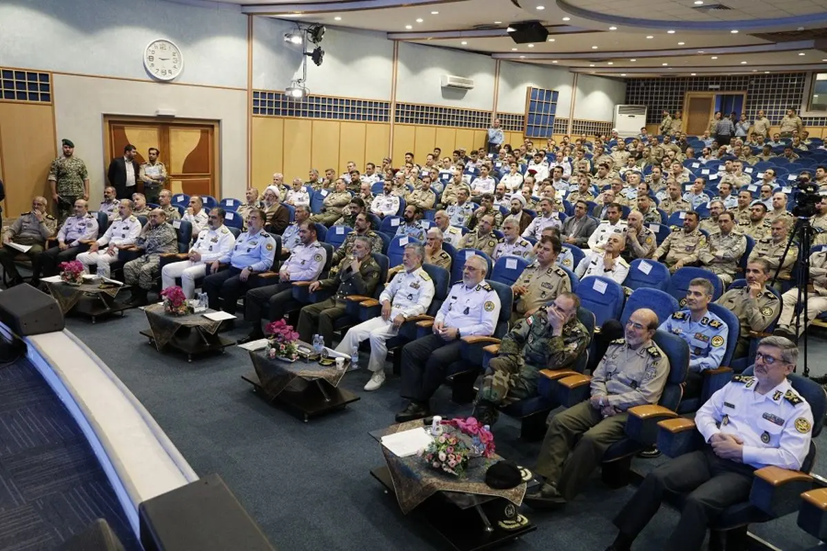 آیین تجلیل از اساتید و مربیان برتر ارتش جمهوری اسلامی ایران برگزار شد