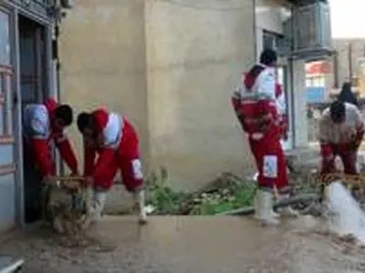 امدادگران چهارمحال و بختیاری به  ۱۲ نفر در حادثه آب‌گرفتگی ساختمان ادارات چلگرد امداد رسانی کردند