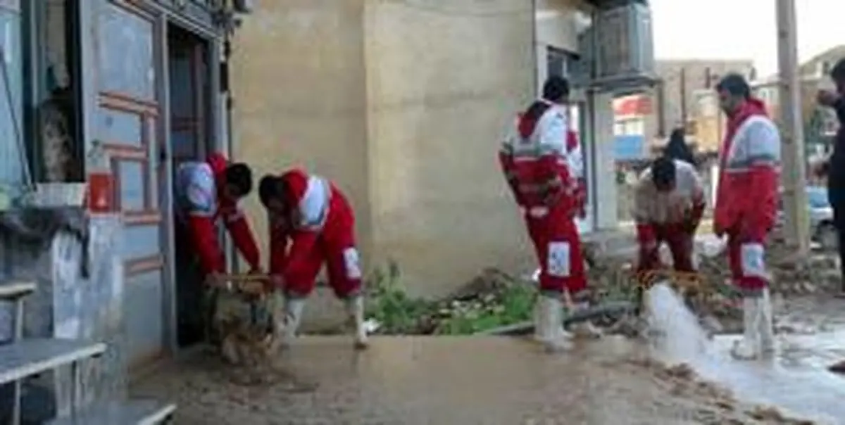 امدادگران چهارمحال و بختیاری به  ۱۲ نفر در حادثه آب‌گرفتگی ساختمان ادارات چلگرد امداد رسانی کردند