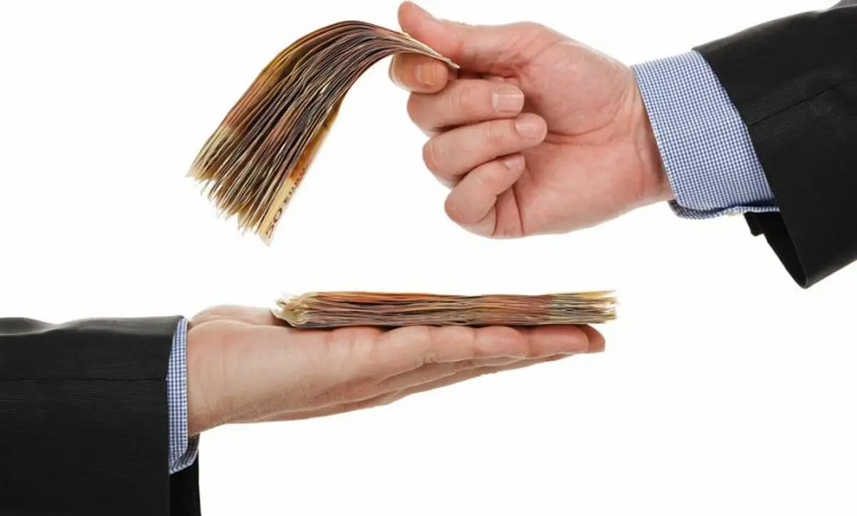 با بیست سال سابقه‌ی کار سه و نیم میلیون تومان حقوق می‌گیریم
