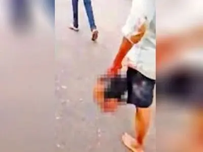 پسر جوان سر مادرش را برید