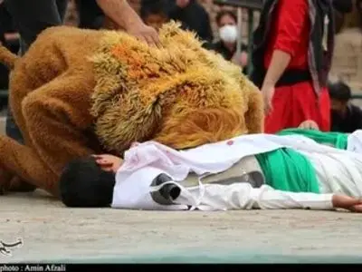 با شیرِ تعزیه چه کردیم که اسباب مضحکه شد؟!