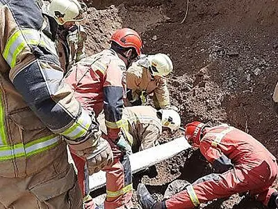 جزئیات مصدومیت یک کارگر در کانال فاضلاب در دولت آباد تهران