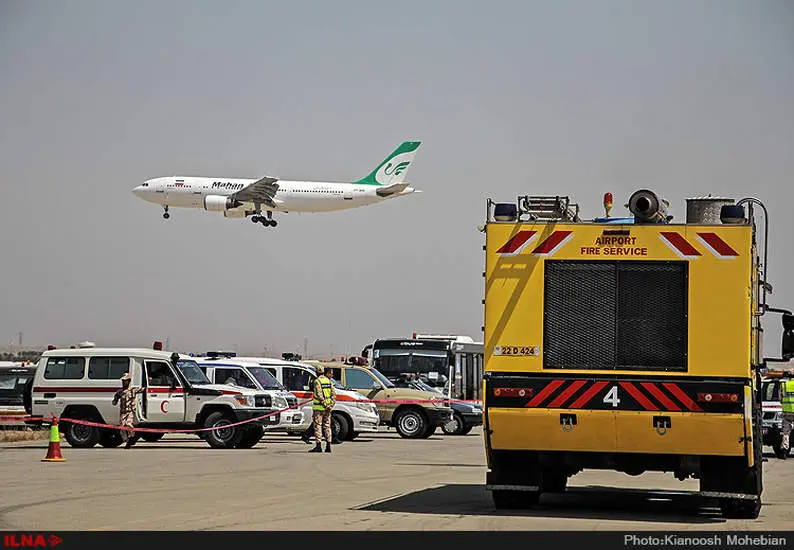 مانور اطفاء حریق هواپیما در فرودگاه امام خمینی