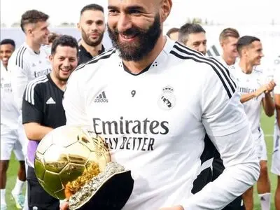 ویدیو: بنزما و کورتوا با جوایز فرانس فوتبال در تمرین رئال مادرید