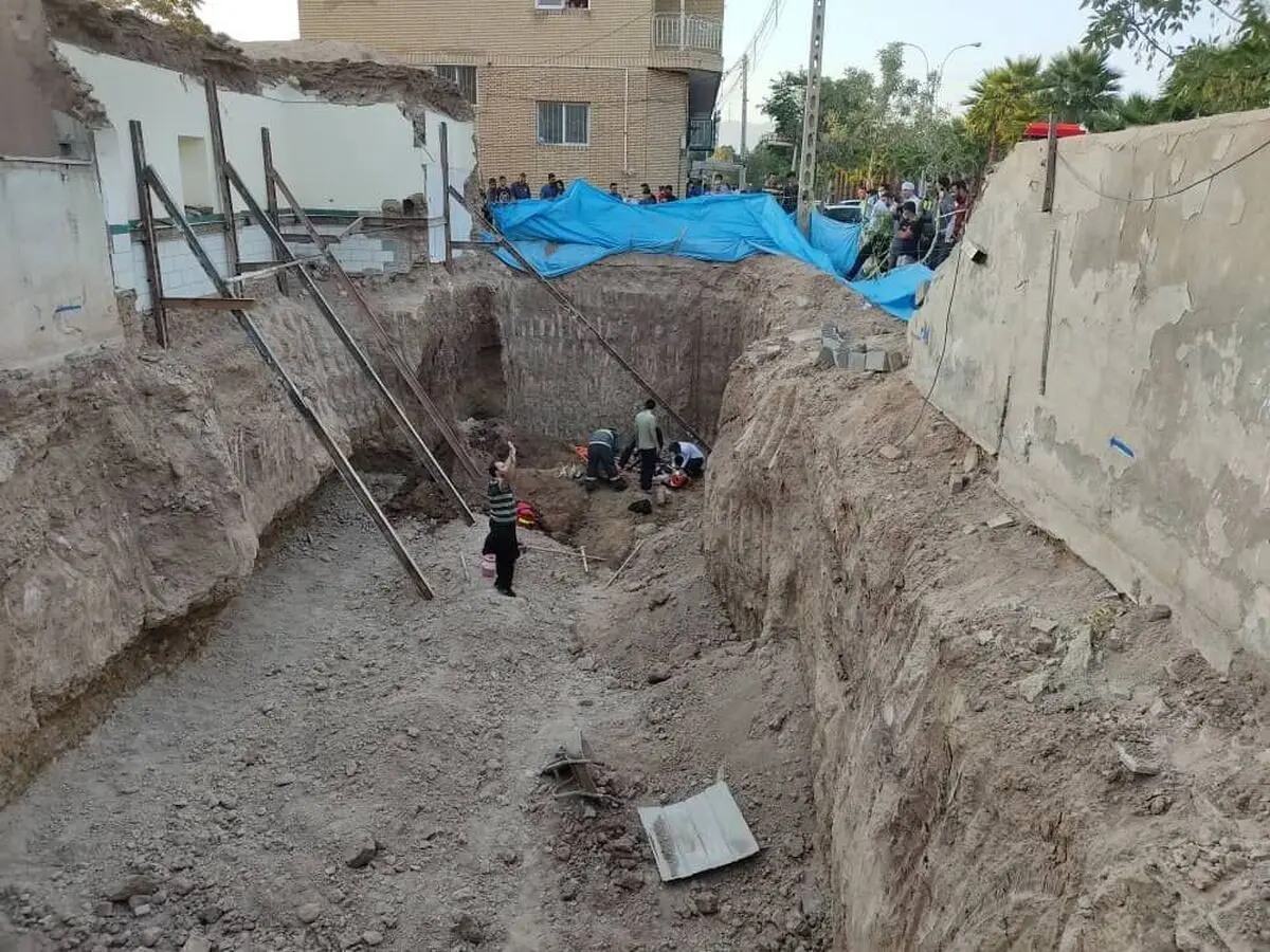 کشته و زخمی شدن دوکارگر بر اثر ریزش دیوار 
