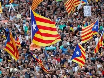 Catalonia's leaders fight off direct rule from Madrid