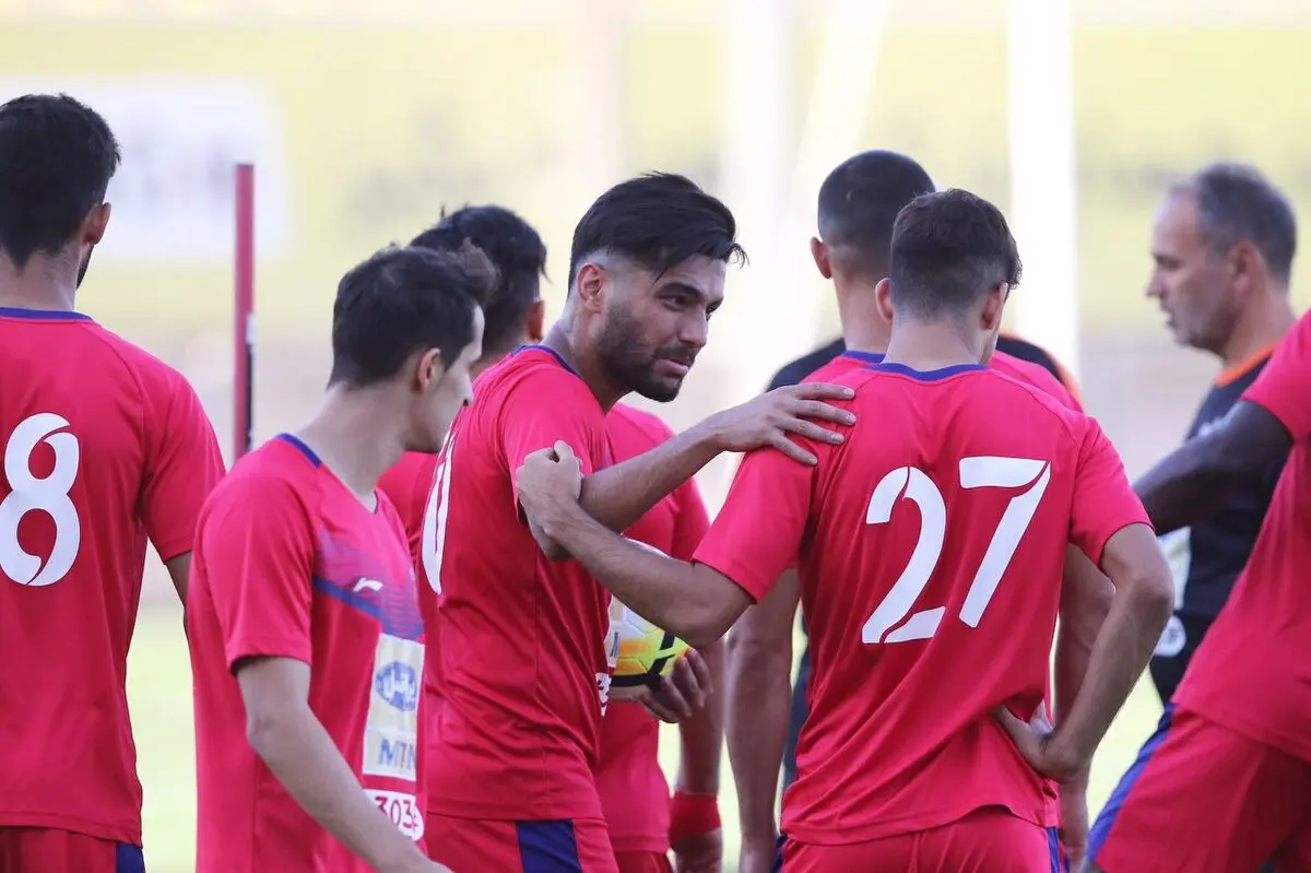 تمرین تیم فوتبال پرسپولیس پشت درهای بسته 