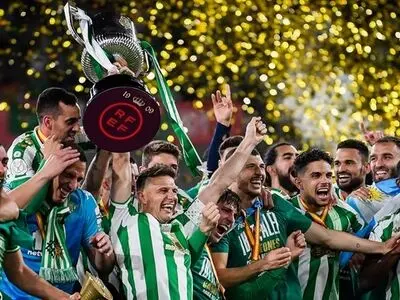 ویدیو: جشن رئال بتیس بعد از قهرمانی جام حذفی اسپانیا