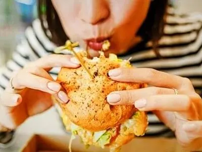 اشتباهی که قطعا زشت و پیرتان می‌کند! 