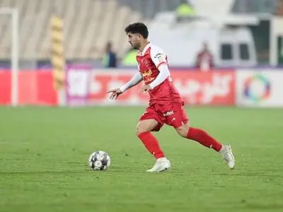 تقلای هافبک پرسپولیس برای گرفتن پنالتی بی‌ثمر بود