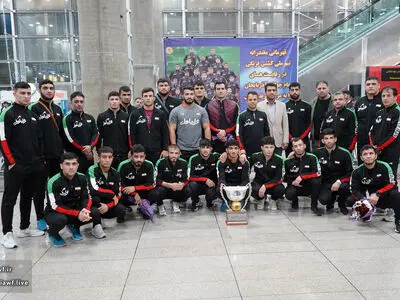 تیم ملی کشتی فرنگی به کشور بازگشت