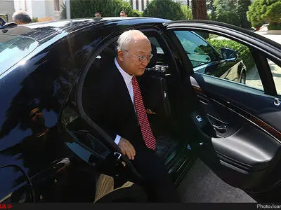 یوکیا آمانو وارد تهران شد
