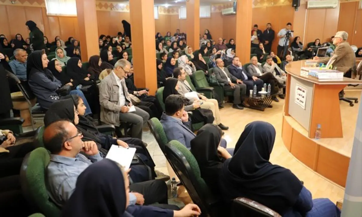 مشارکت حدود ٣٠٠ هزار معلم و دانش‌آموز فارسی در طرح داناب