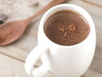 هشدار متخصصان ارتوپد درباره مصرف زیاد شکلات داغ