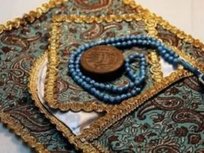 نماز امام حسین علیه‌السلام چگونه خوانده می‌شود؟