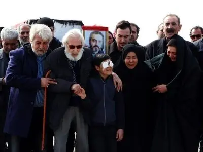 آخرین بازیِ بدونِ دستمزدِ جمشید مشایخی روی پرده می‌رود/ سینما هنوز مردان بزرگی کنار خود دارد
