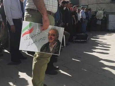 پیکر محمد بسته‌نگار از مقابل حسینه ارشاد تشییع شد + تصاویر