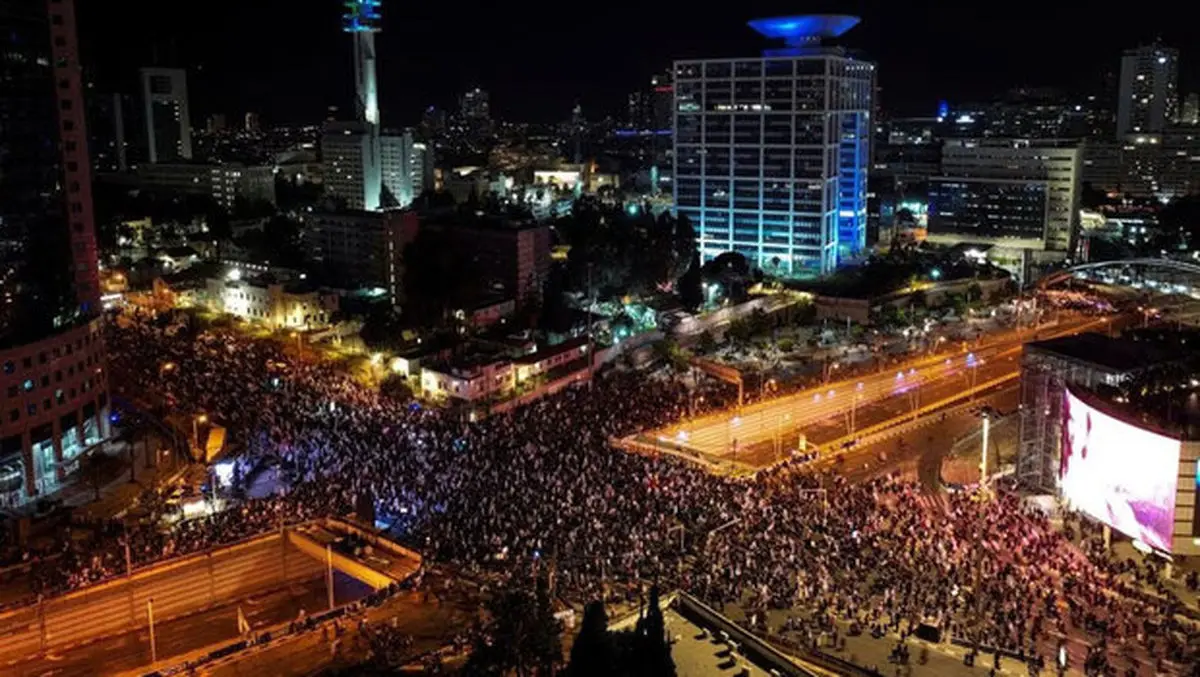 Israeli settlers hold massive protests in Tel Aviv