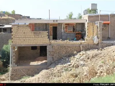 النگو هایم را فروختم تا تلویزیونی را بخرم که اکنون بر اثر زلزله شکسته است
