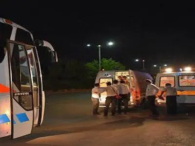تصادف تریلی و اتوبوس در جاده قدیم کرج/ حال ۴ مصدوم وخیم گزارش شده است