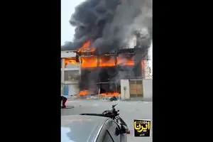 آتش‌سوزی در مجتمع تجاری اطلس بندر درگهان + فیلم