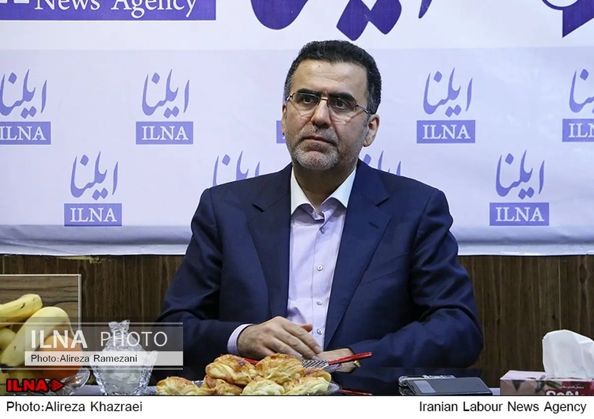 رضا رستمی مهربانانه و متعهدانه و بر اساس بینشی عمیق قلم زد
