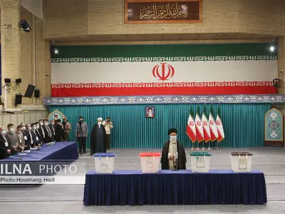 قائد الثورة الاسلامیة: یوم الانتخابات هو یوم الشعب الایرانی