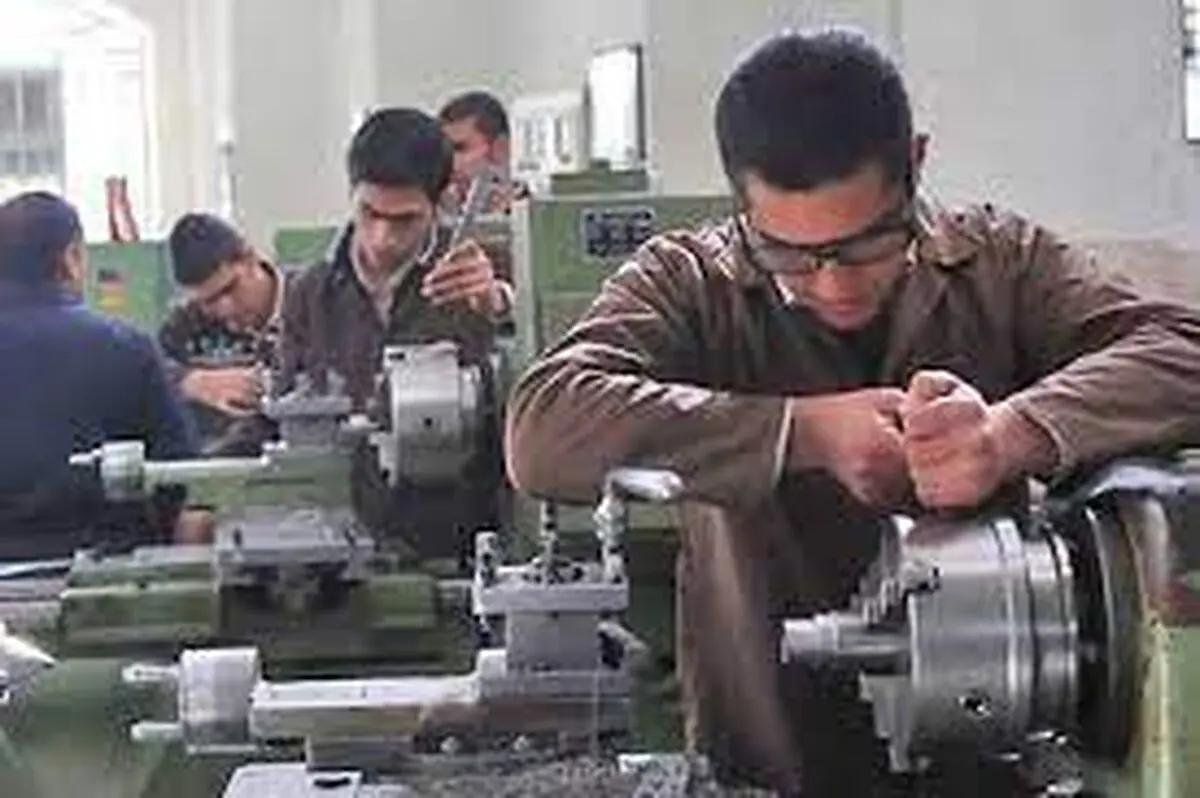 رکود مهارت‌آموزی مشکلات اقتصادی را تشدید می‌کند/ کسب مهارت در جامعه دانشگاهی معنا ندارد/ بازار کار افراد فاقد تخصص را حذف خواهد کرد