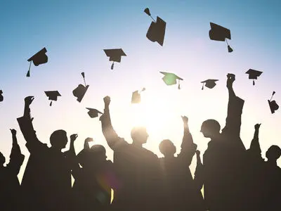 تسهیلاتی برای تحصیلات تکمیلی در نظر گرفته می‌شود/ مشکلات دانشجویان خارجی بررسی خواهد شد