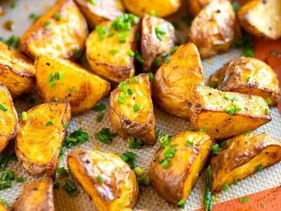 طرز تهیه سیب زمینی تنوری با سس قارچ