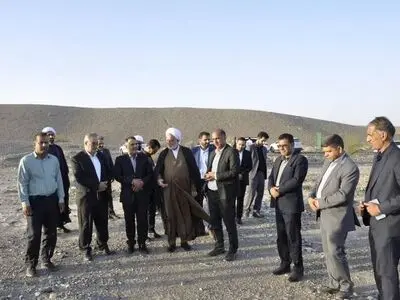 محکومان به جای رفتن به زندان در ۱۰۰ هکتار از اراضی بیابانی شهرستان کهنوج درخت می‌کارند