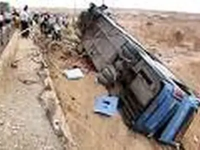 واژگونی اتوبوس اردوی دانش آموزی / 12 نفر از سرنشینان مجروح شدند 