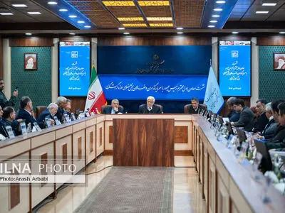 نشست مشترک معاون اول رئیس‌جمهور با فعالان اقتصادی حوزه گردشگری