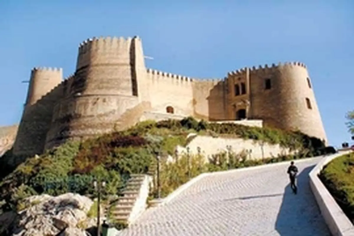 از فاجعه‌ جبران‌ناپذیر ریزش قلعه‌ فلک‌الافلاک خرم آباد پیش‌گیری کنید