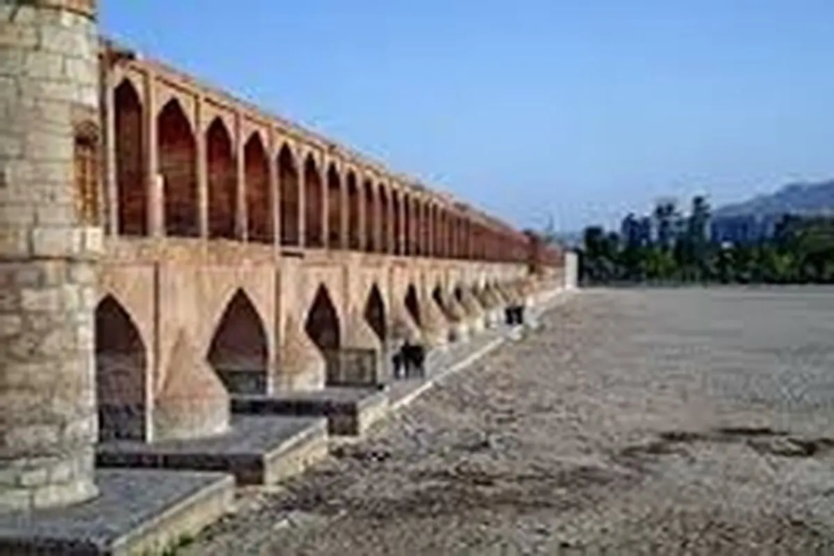 بحران آب در حوضه زاینده رود یک معضل ملی است