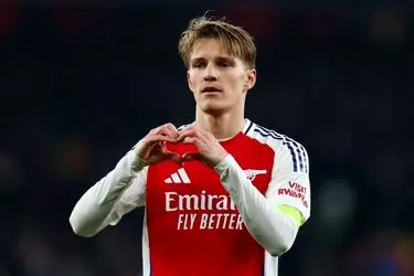 ویدئو : هوادار خوش‌شانس لباس اودگارد را گرفت