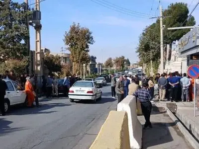 تجمع کارگران پیمانکاری شهرداری ایلام/ دو تا سه ماه دستمزد نگرفته‌ایم