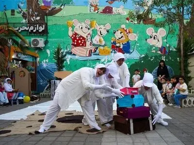 هنرمندان تئاتر خوزستانی در لاهیجان گل کاشتند/راهیابی دو نمایش از اندیمشک و ماهشهر به جشنواره تئاتر خیابانی فجر