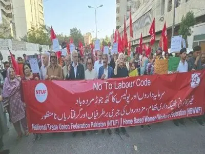 کارگران پاکستان زنجیرهای نظام پیمانکاری را نشانه رفتند
