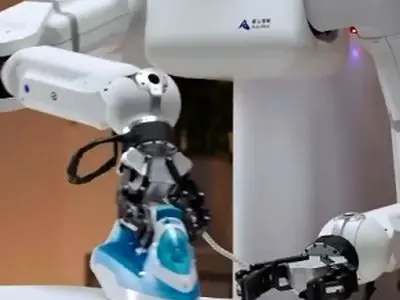 ربات خانه دار هم از راه رسید + فیلم