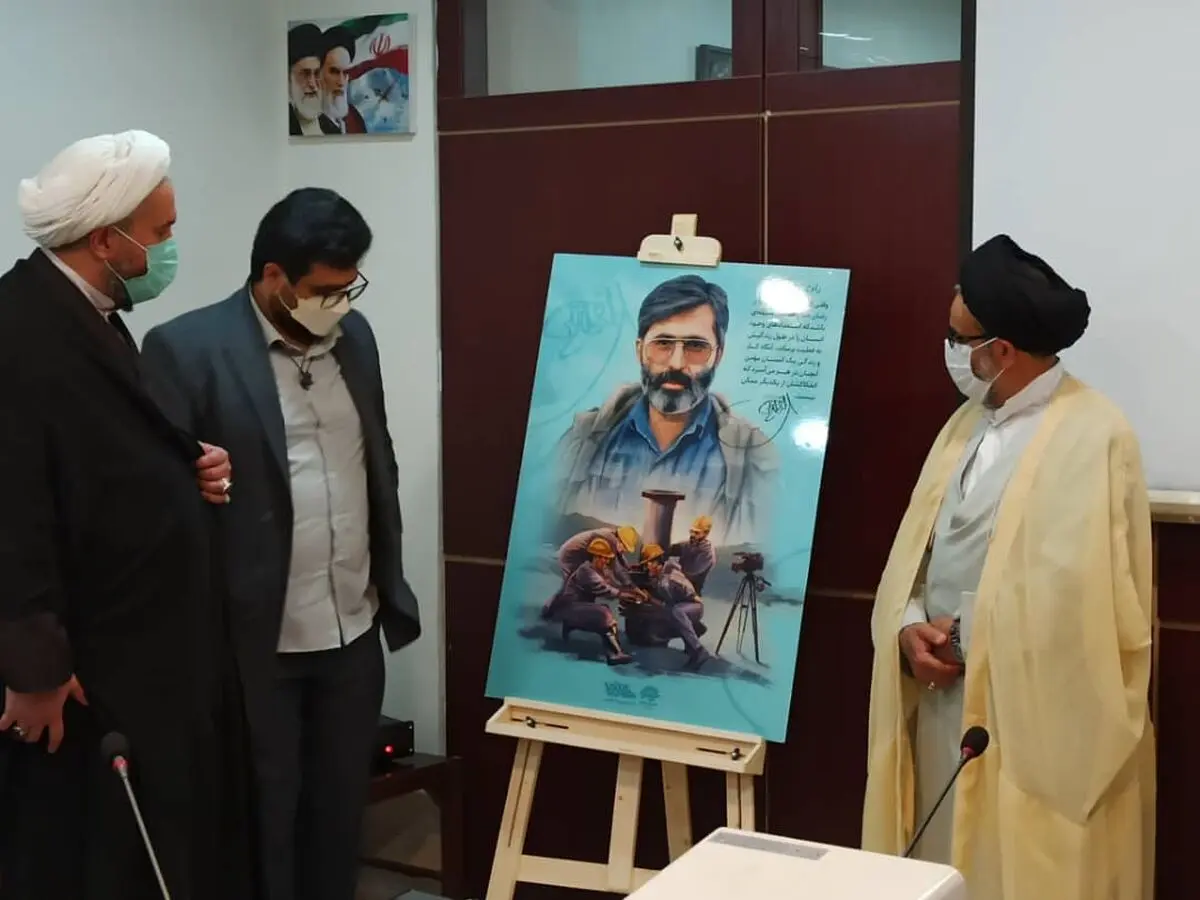رونمایی از پوستر بزرگداشت هفته هنر انقلاب اسلامی